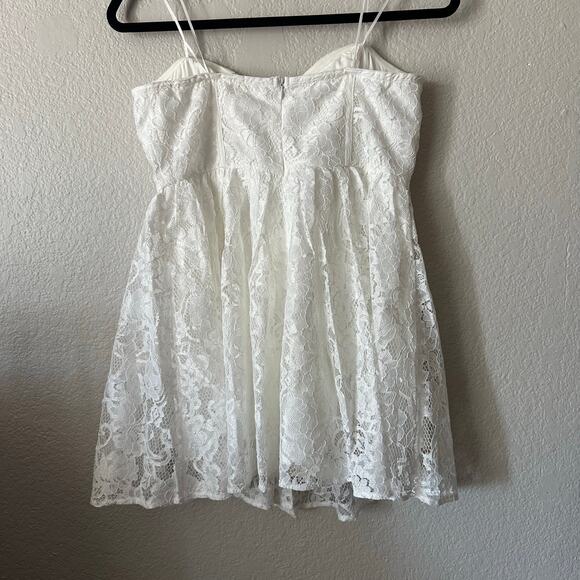 12th Tribe Giuliana White Lace Romper Bridal Party Size Medium NWT - Picture 4 of 7